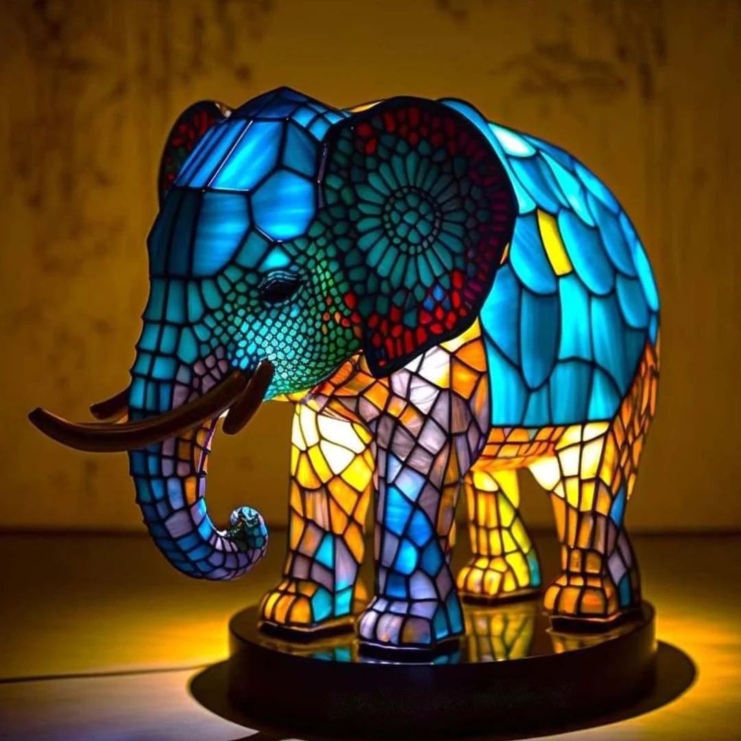 Nora – Magical elephant lamp in coloured glass